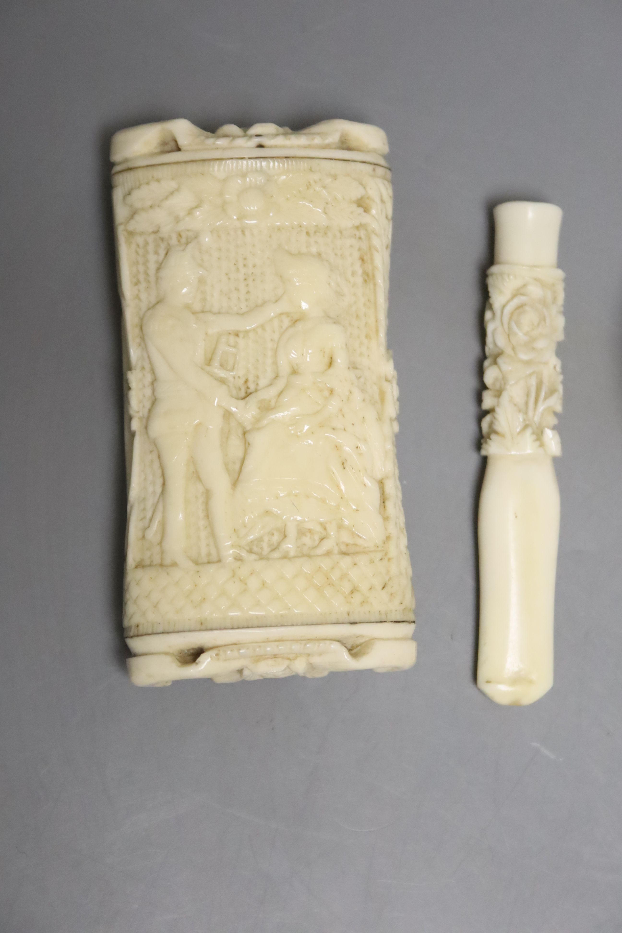 A small group of decorative ivory/bone including two trinket boxes, a snuff box and a cheroot holder